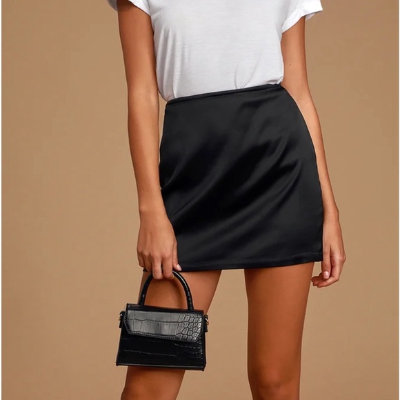 LULU’S SATIN BLACK STRETCH MINI SKIRT - Picture 5 of 8